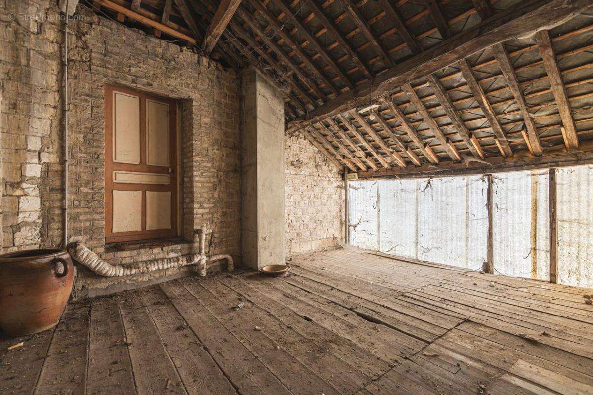 Corps de ferme, maison et dépendances - photo 10