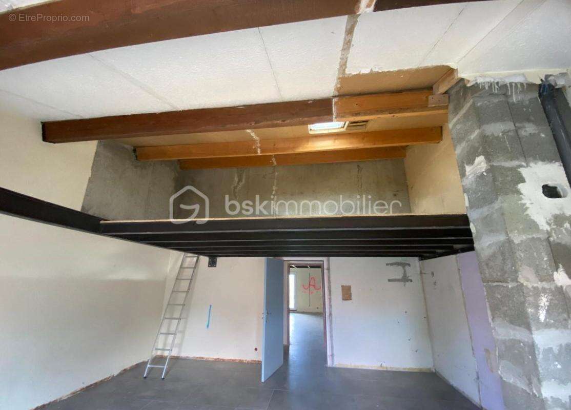 SAINT-CHRISTOL ((84) - Créez votre T3 sur mesure ! Plateau sous forme d'appartement de 76 m² env. situé au 3ème étage avec ascen - photo 7