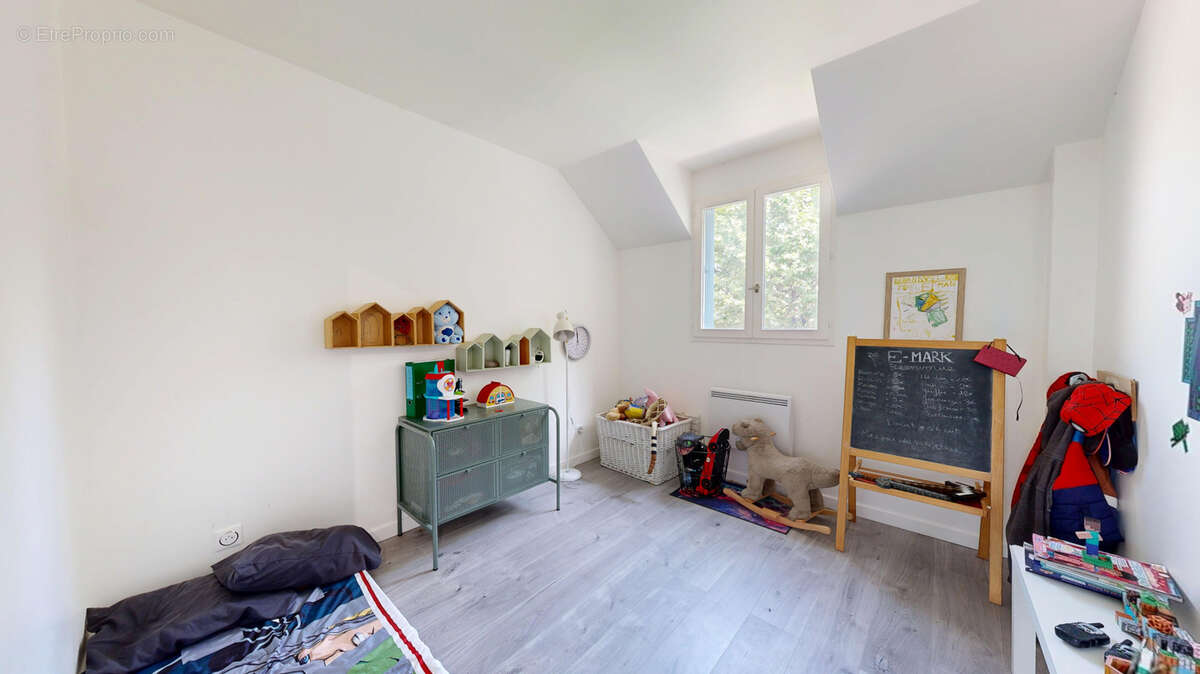 Domaine de VILLEPREUX, maison avec jardin et garage. - photo 12