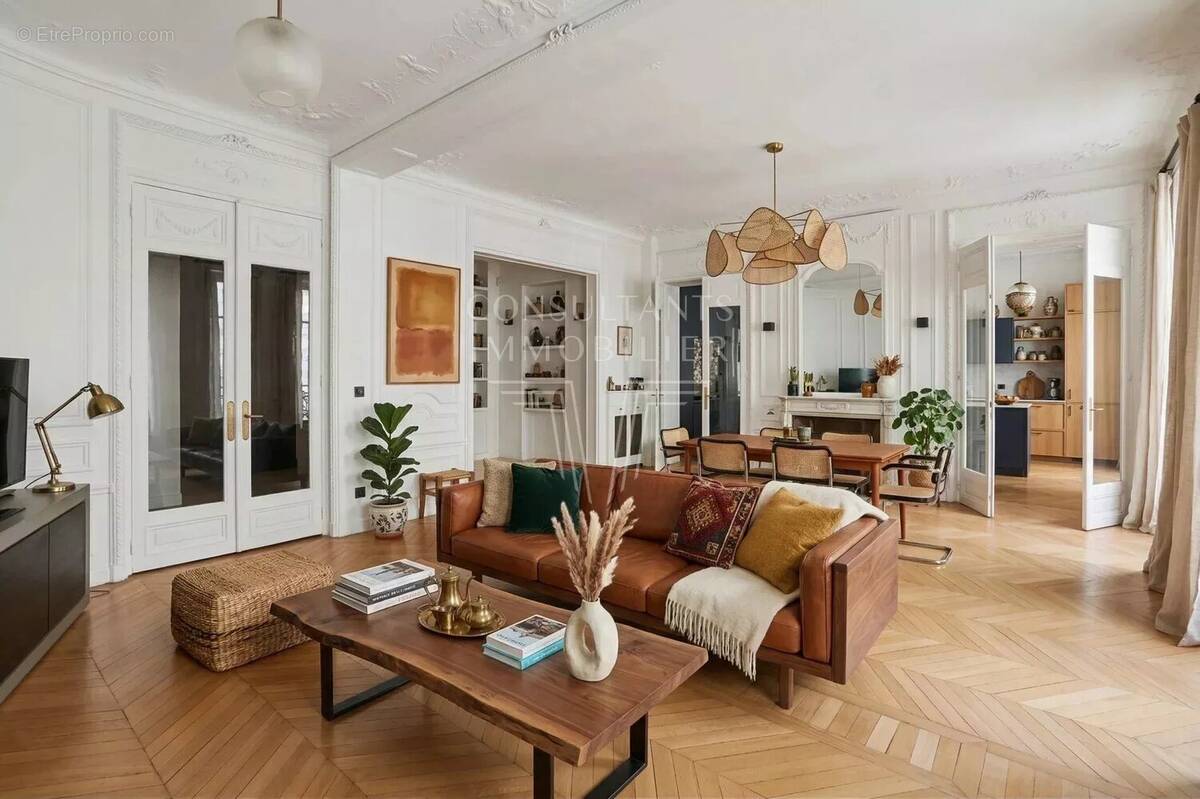 Appartement à PARIS-16E