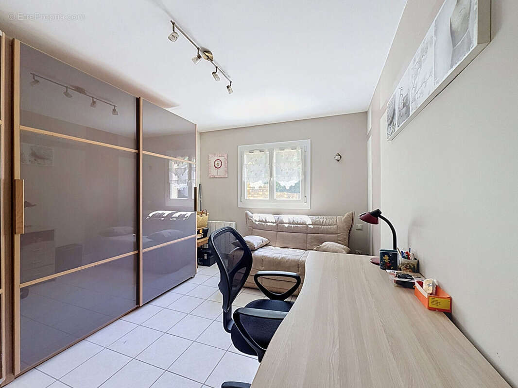 Belle maison de caractères de 134m2 avec piscine, sous sol, atelier sur un terrain de 2085m2 - photo 15