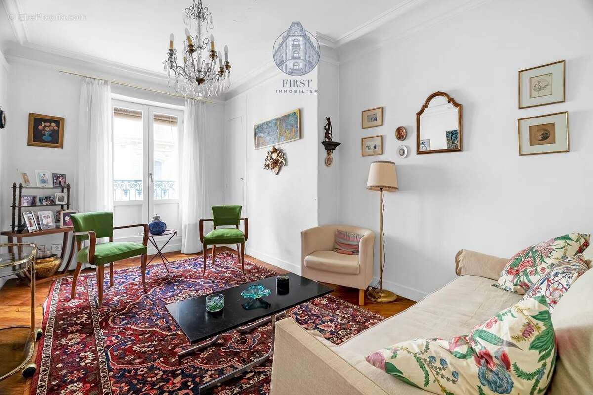 Appartement à PARIS-16E