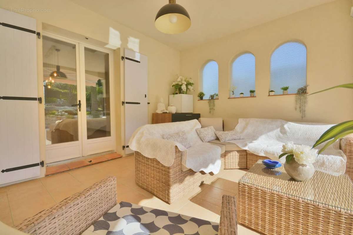 Maison à ROQUEFORT-LES-PINS