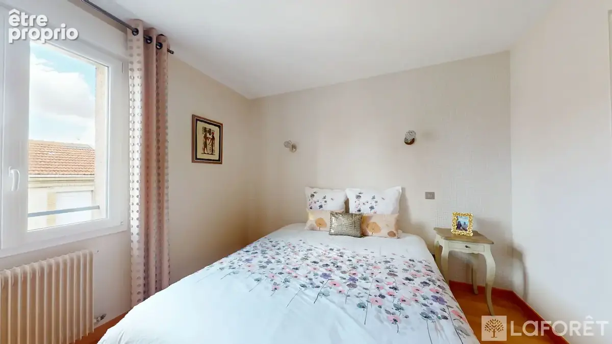 A vendre, Maison de Ville secteur Luton Av de Laon, 3 chambres, cour et deux garages - photo 8