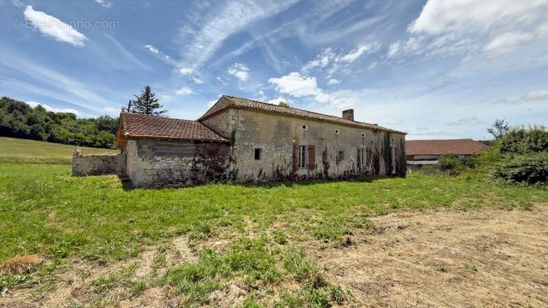 Propriété à vendre 3 pièces Maison 132 m2 avec 40 m2 de garage et grange de 210 m2 BOURNEL (47) - photo 19