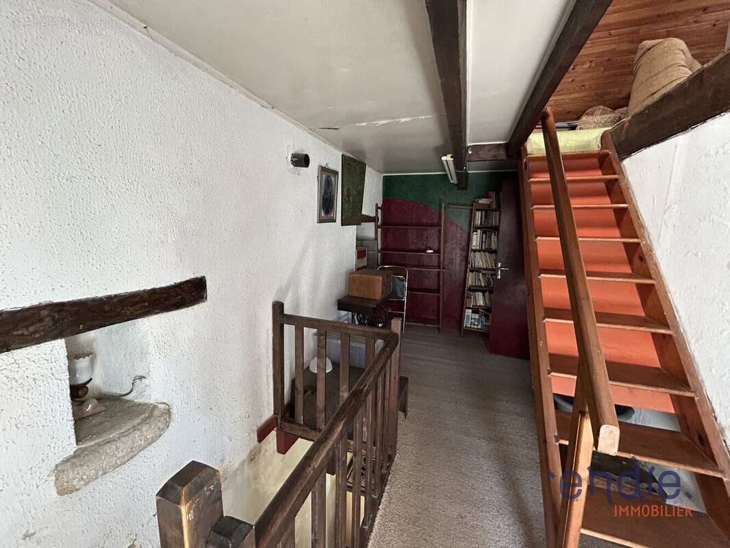 Maison en pierre au cur du bourg de Saint-Évarzec  beau potentiel - photo 8