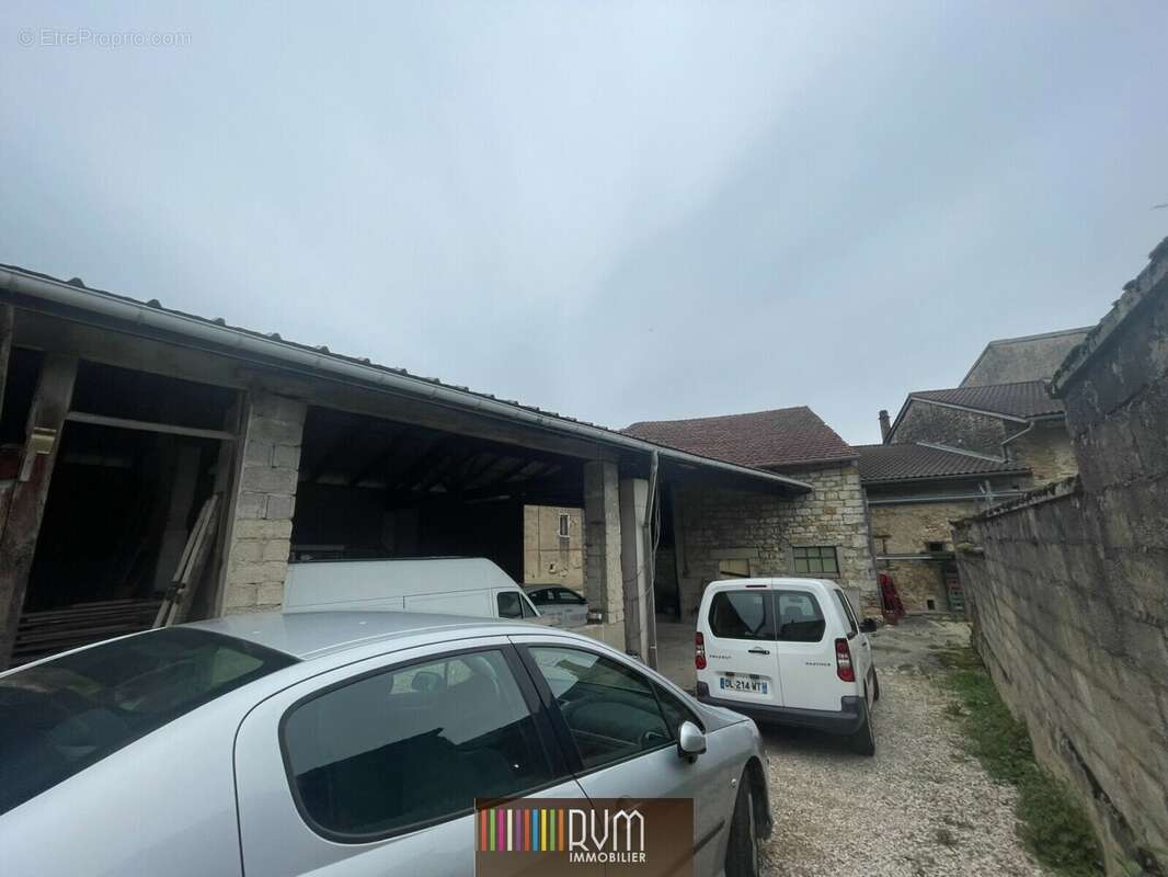 Maison 450 m² à Hautecourt-Romaneche  - photo 3