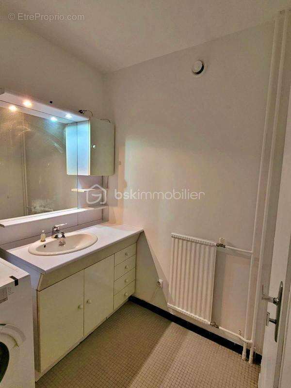 Grand T5 sur la commune de Grenoble avec balcon - photo 5