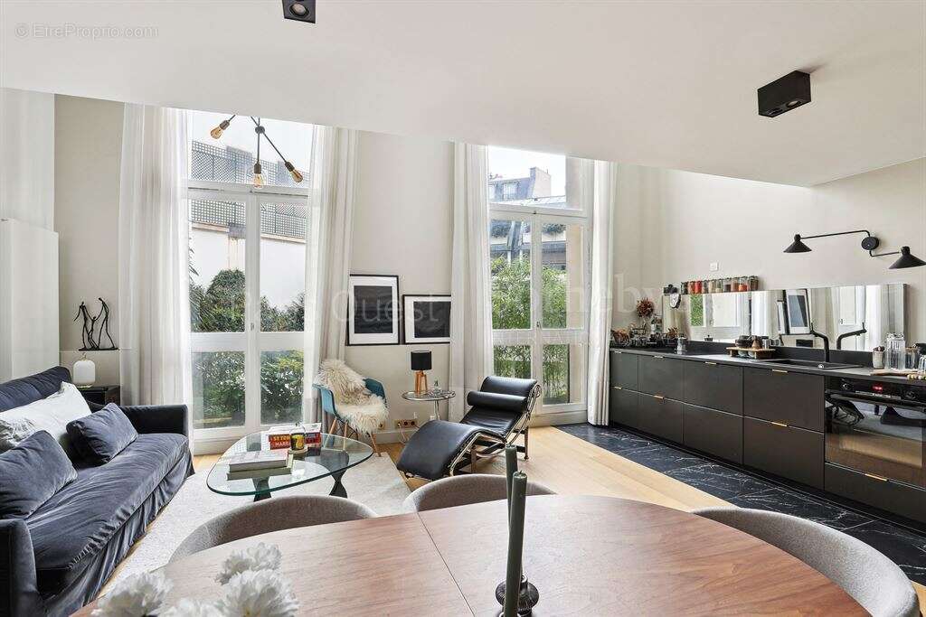 Appartement à PARIS-16E