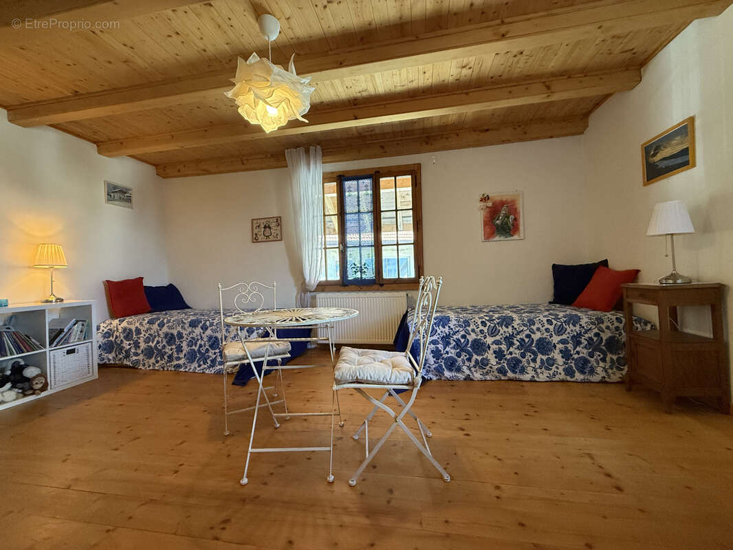 Maison à PERS-JUSSY