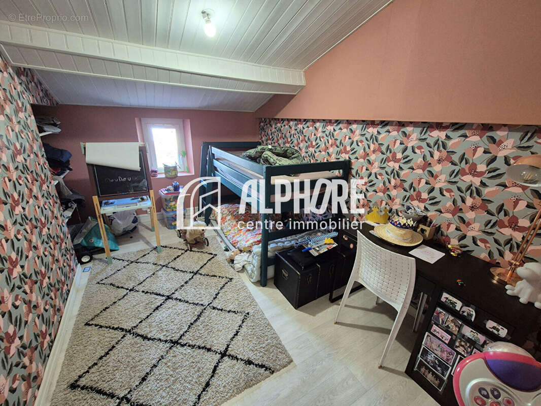118m² habitable, 3 chambres, proximité commerces. - photo 7