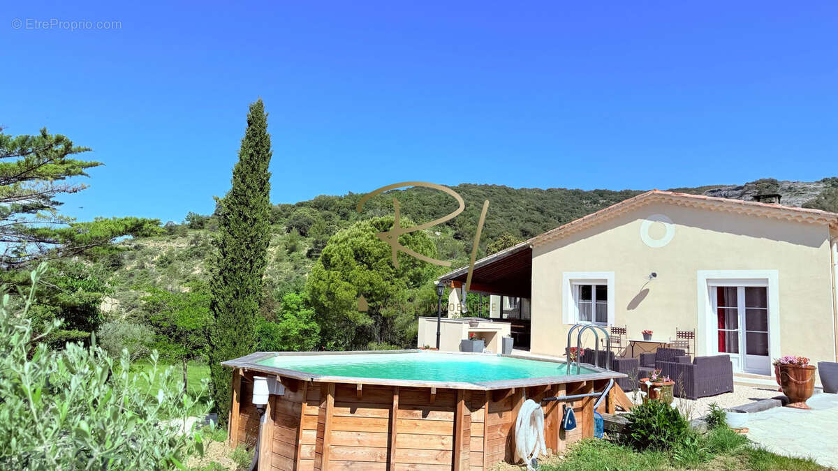 Maison à SAINT-SAUVEUR-DE-CRUZIERES