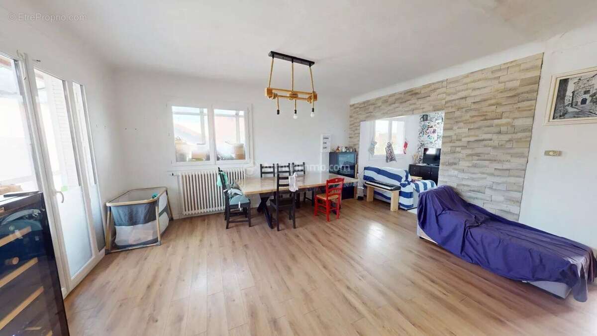 Maison à SAINT-JEAN-DE-BOURNAY