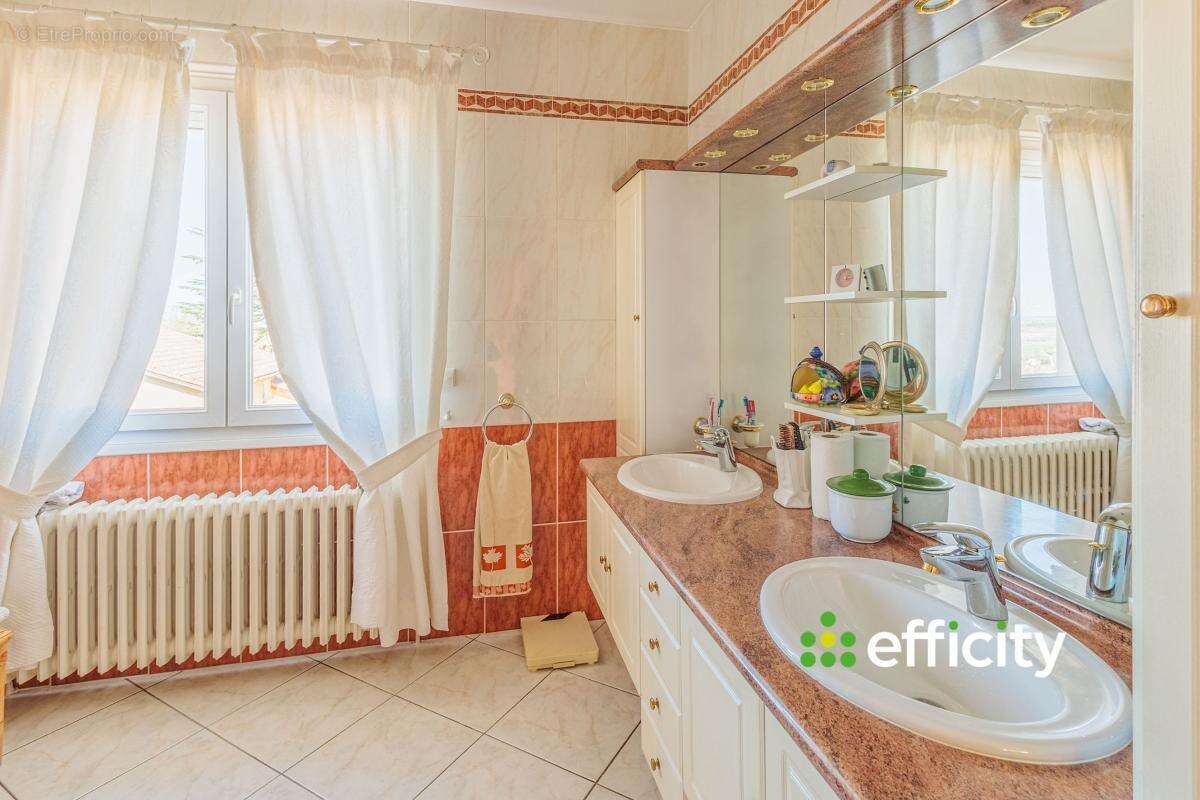 Maison à SAINT-PIERRE-DE-CHANDIEU