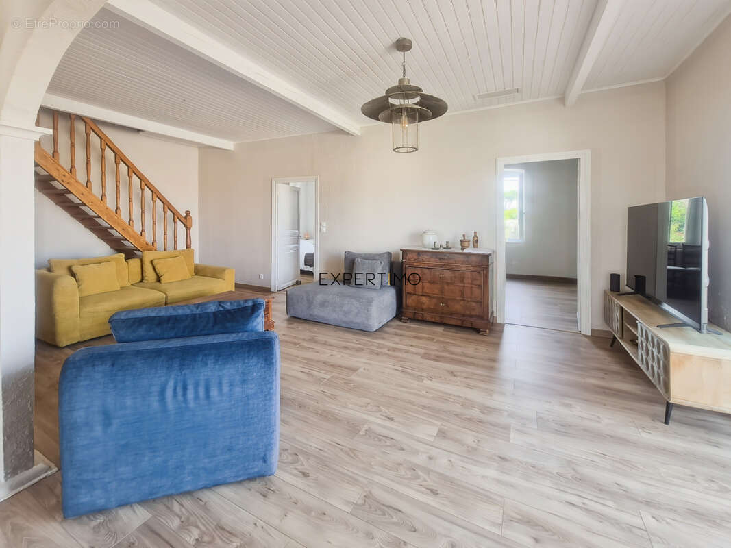 Maison avec patio en pierre - photo 4