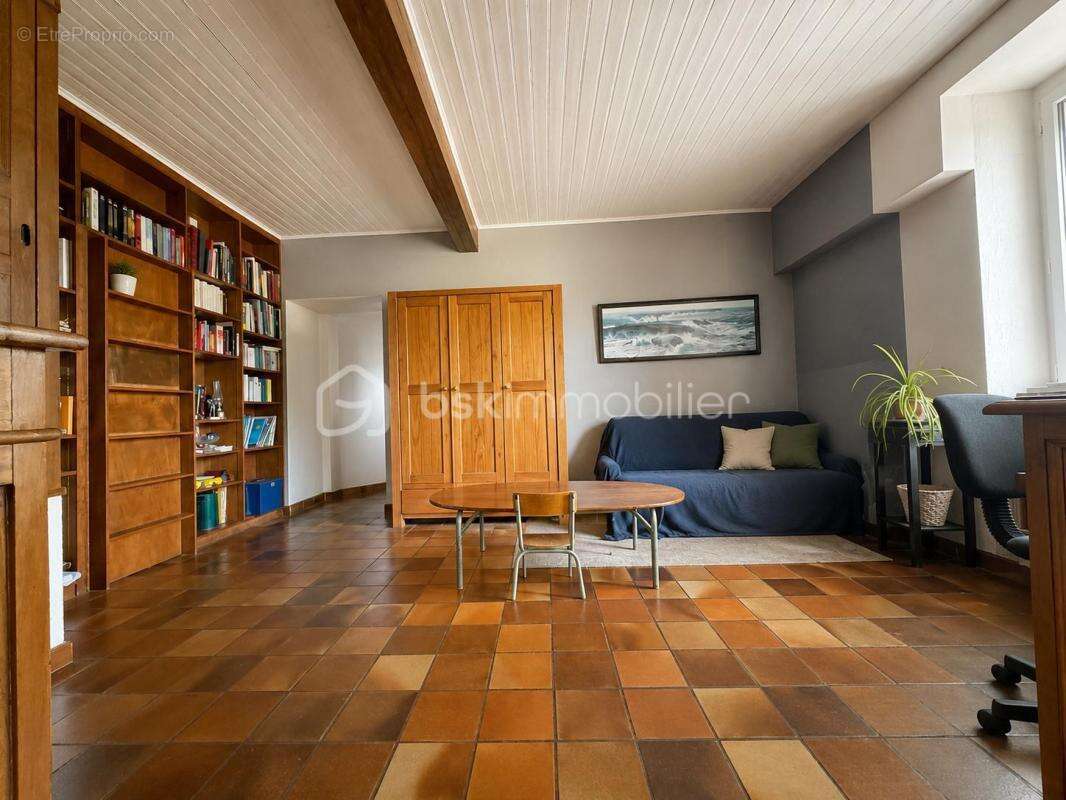 Maison de caractère 8 pièces avec jardin clos et potentiel d’évolution - photo 7