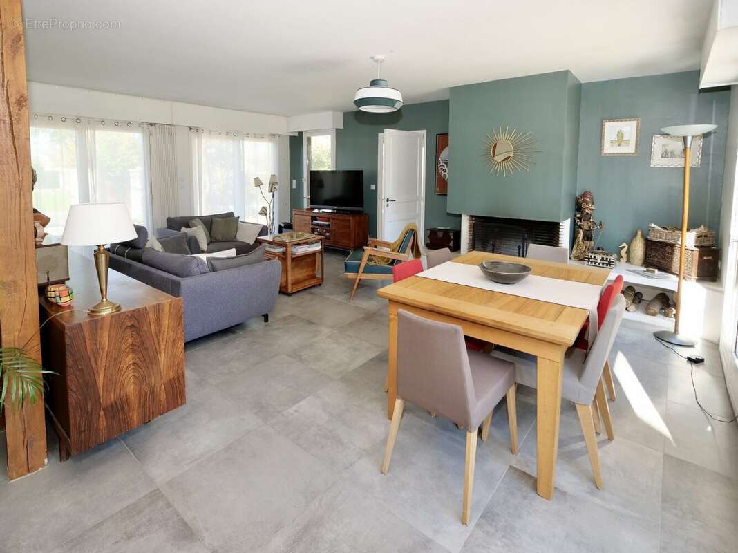 Maison à VAUX-LE-PENIL