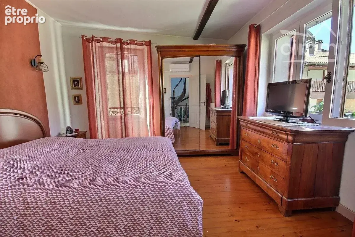 A vendre maison de ville 228 m2 la rochette 73110 - photo 3