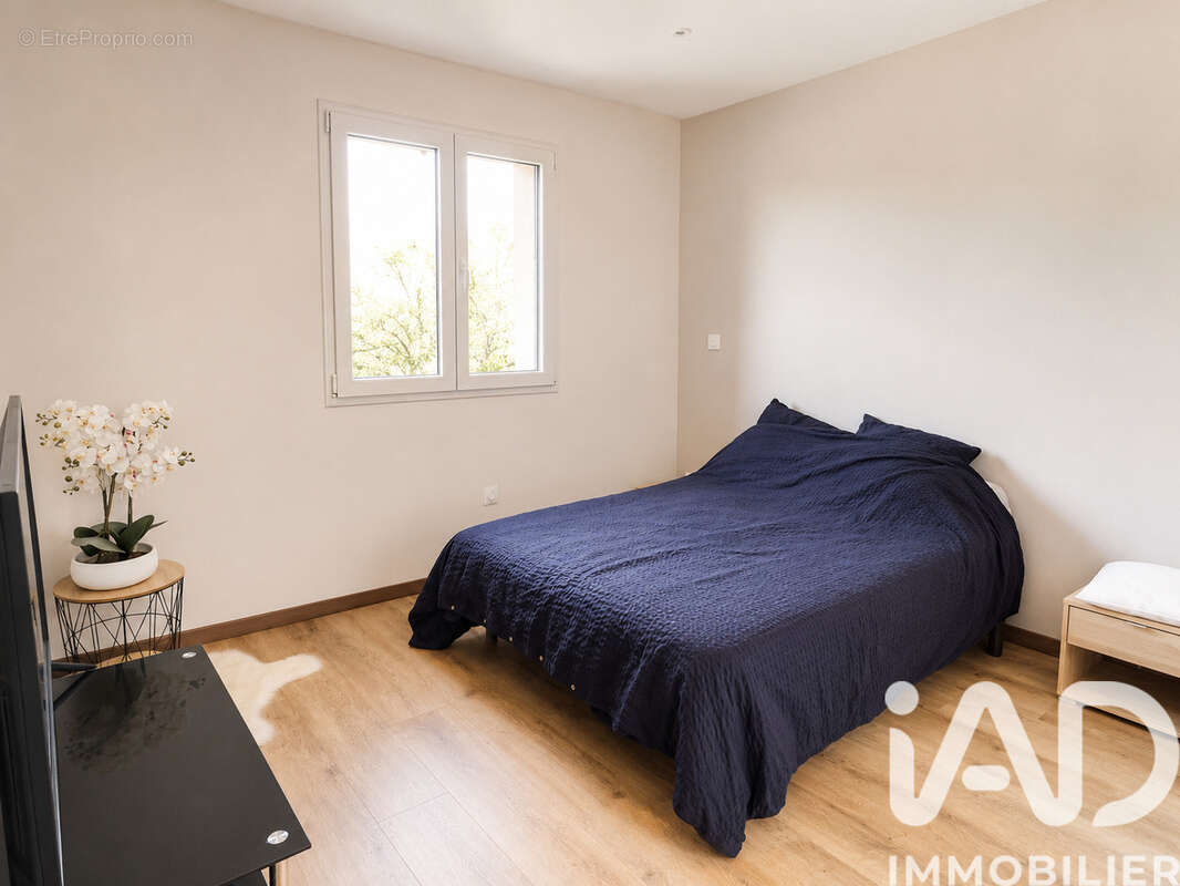 Maison 90 m² à Meyrieu-Les-Etangs  - photo 7