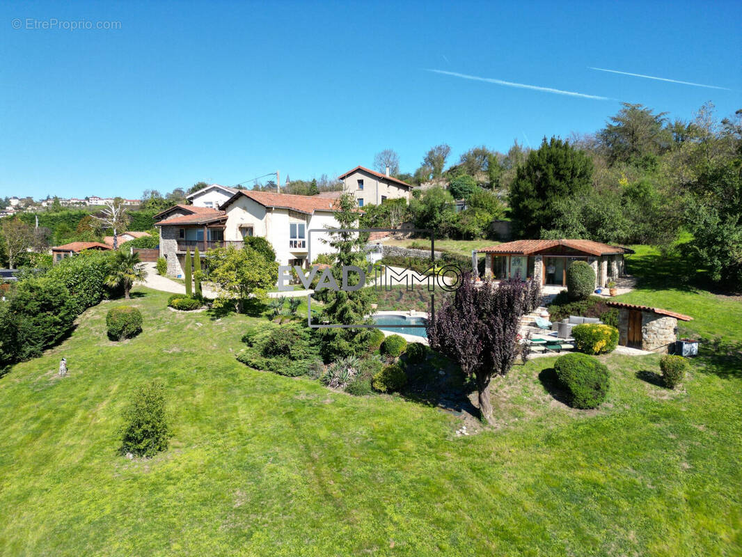 Maison à SAINT-BONNET-LES-OULES
