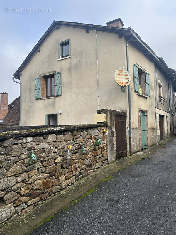 Maison à PIERRE-BUFFIERE