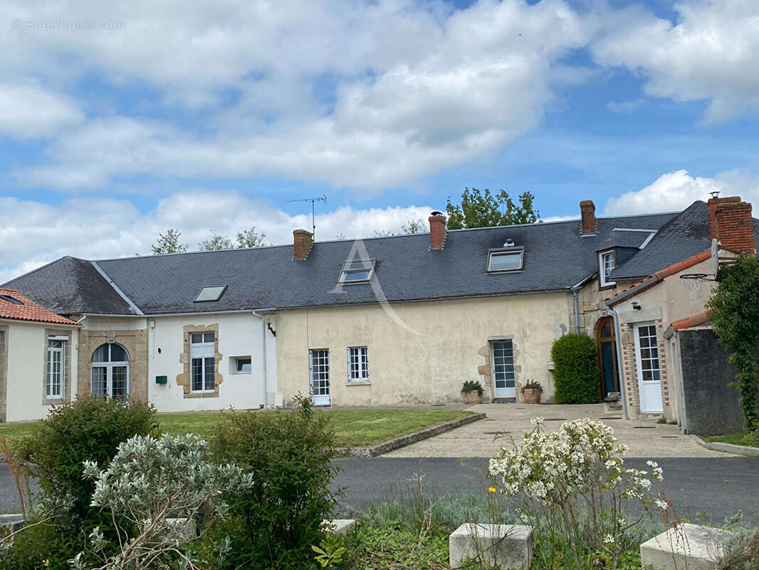 Maison à LA CHAPELLE-ACHARD
