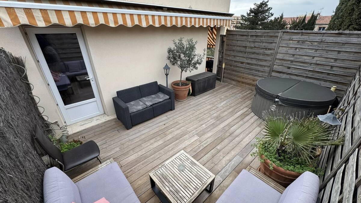 Appartement à SAINT-LAURENT-DU-VAR
