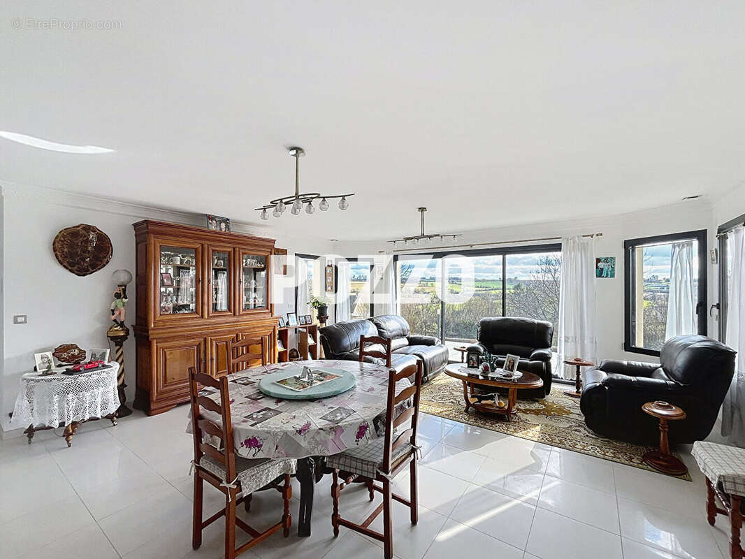 Maison à TESSY-SUR-VIRE