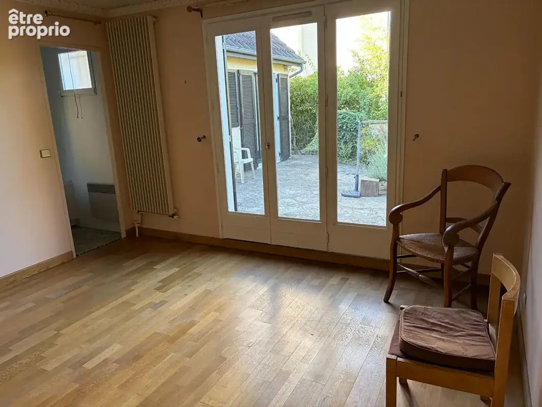HAUT BUC  Maison individuelle 5 chambres (3 de plain-pied) garage et jardin roseraie - photo 8