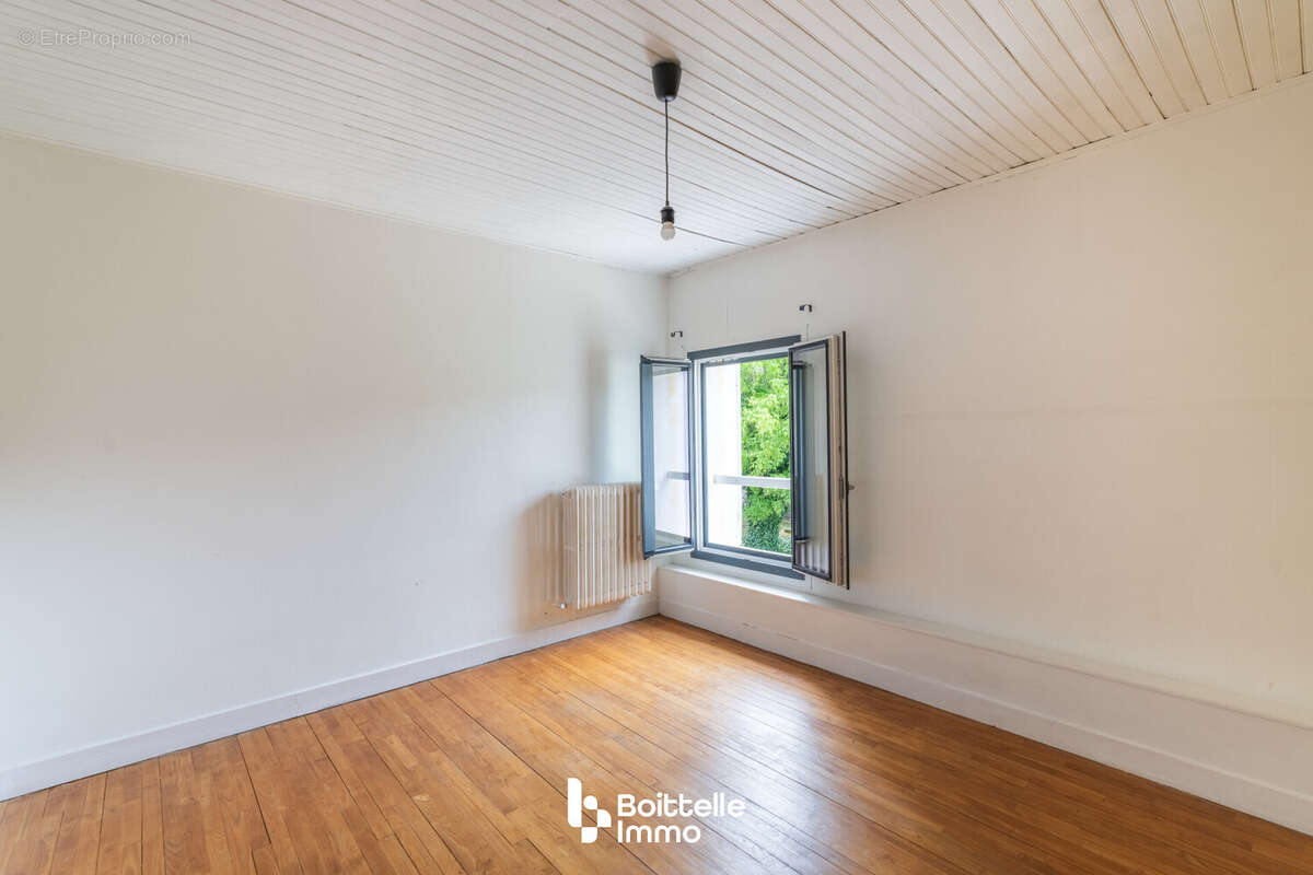 Maison 329 m² à Arbonne-La-Foret  - photo 8