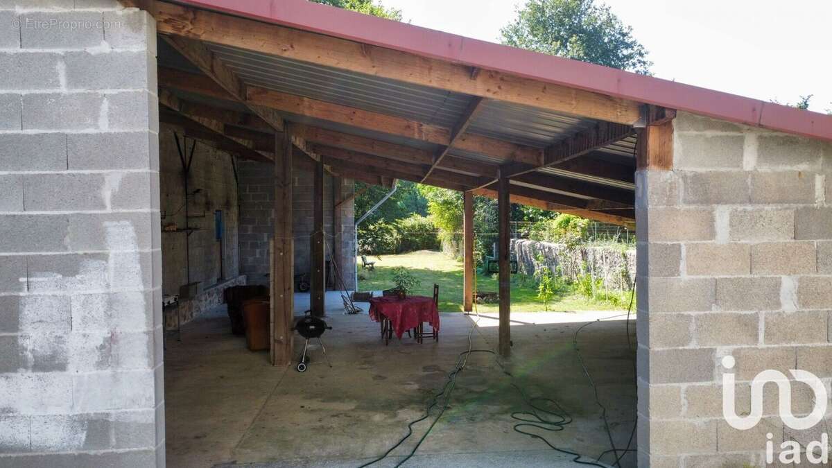 Maison 303 m² à Les Salles-Lavauguyon  - photo 5