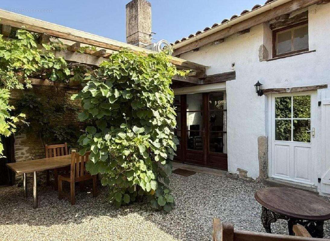 Maison à NANTEUIL-EN-VALLEE