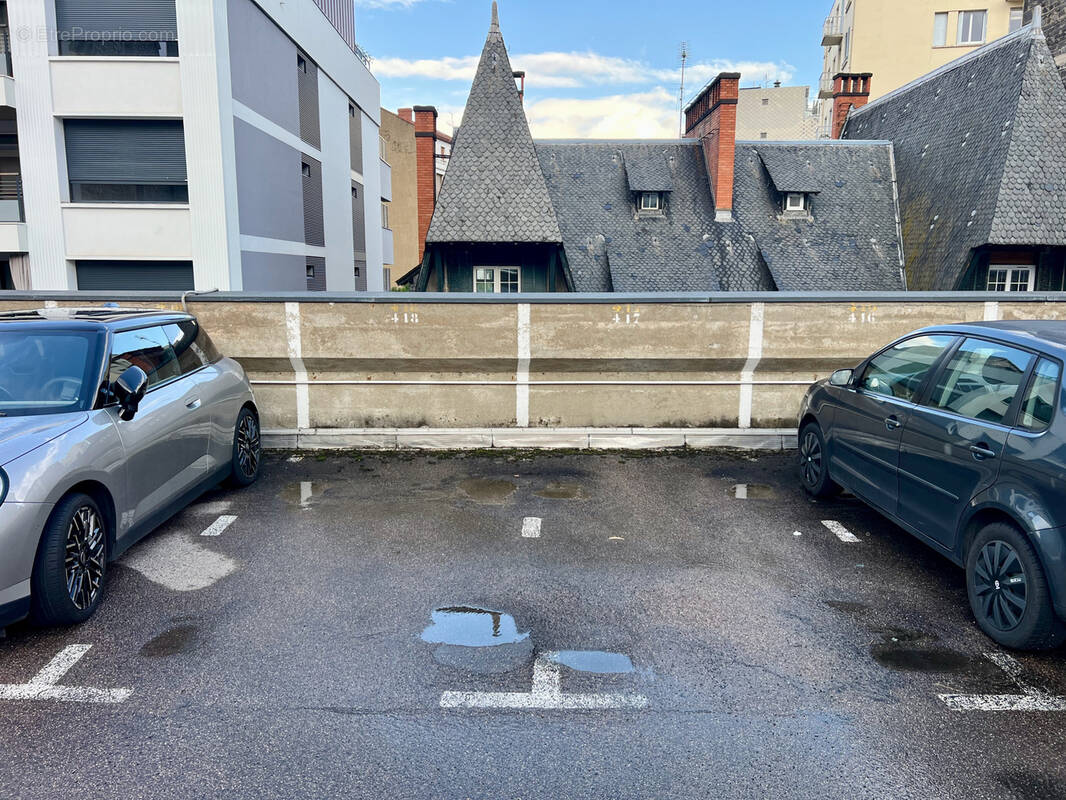Parking à CLERMONT-FERRAND