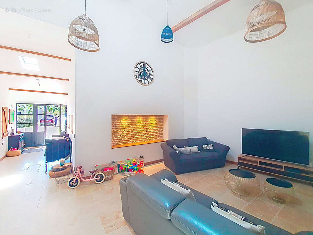 Bessières, maison de type 6 de 158 m² sur une parcelle de 674 m² environ ! - photo 9