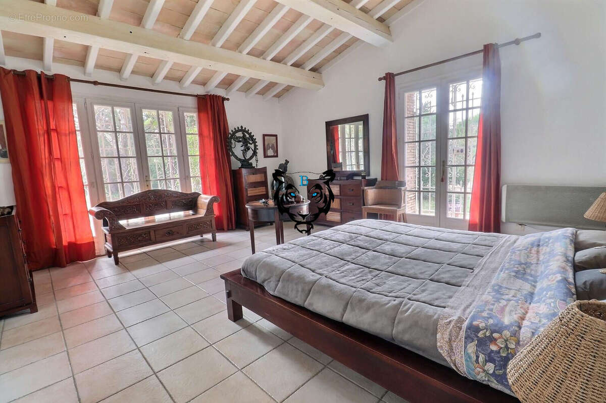 Maison à ROQUEBRUNE-SUR-ARGENS