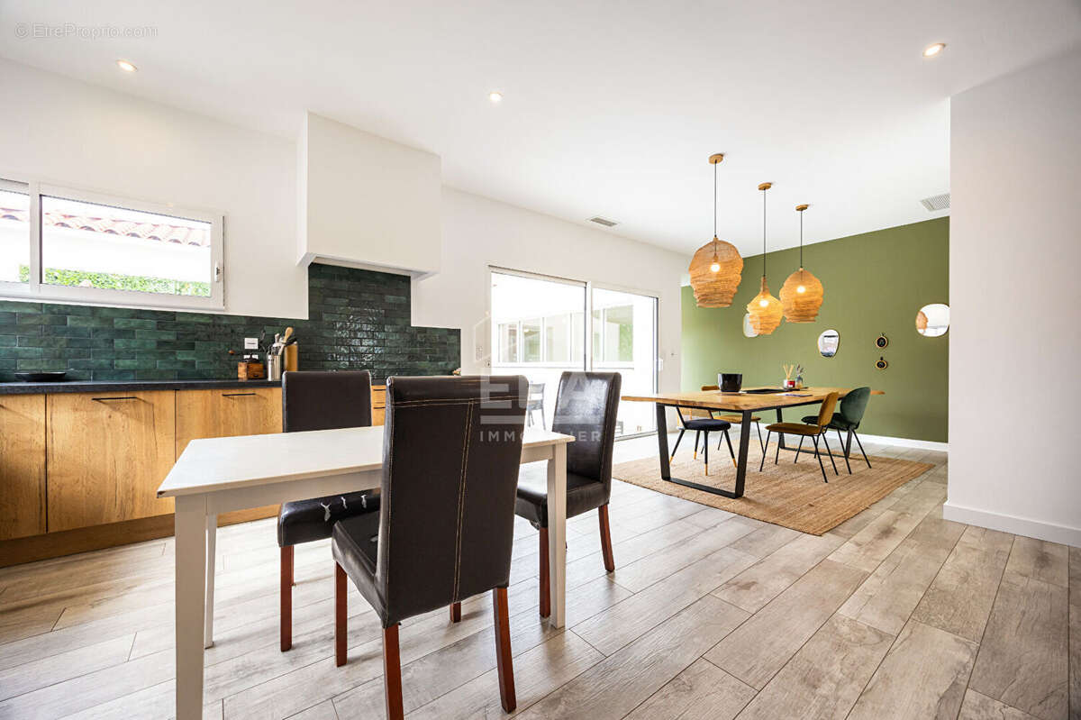 Maison à VILLELONGUE-DELS-MONTS