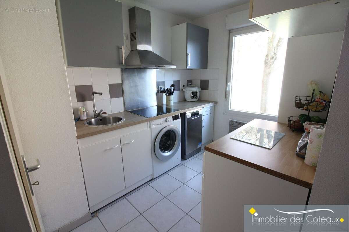 Appartement à PINS-JUSTARET