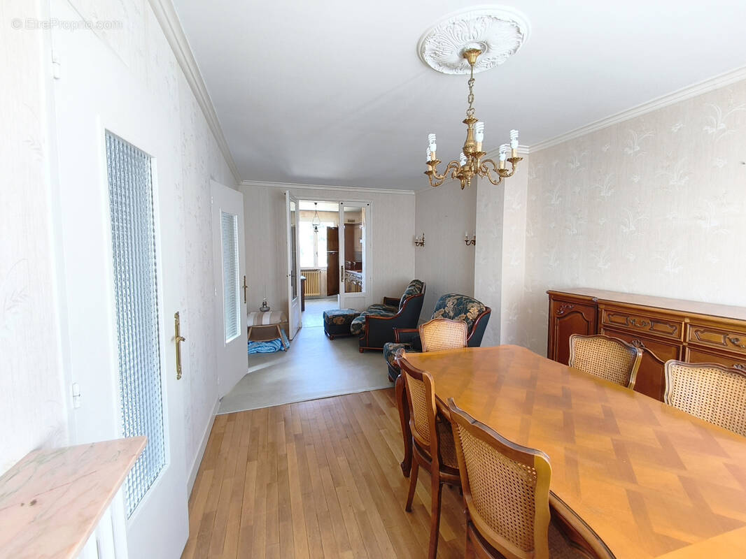 Maison a renover 2 chambres et double garage - photo 2