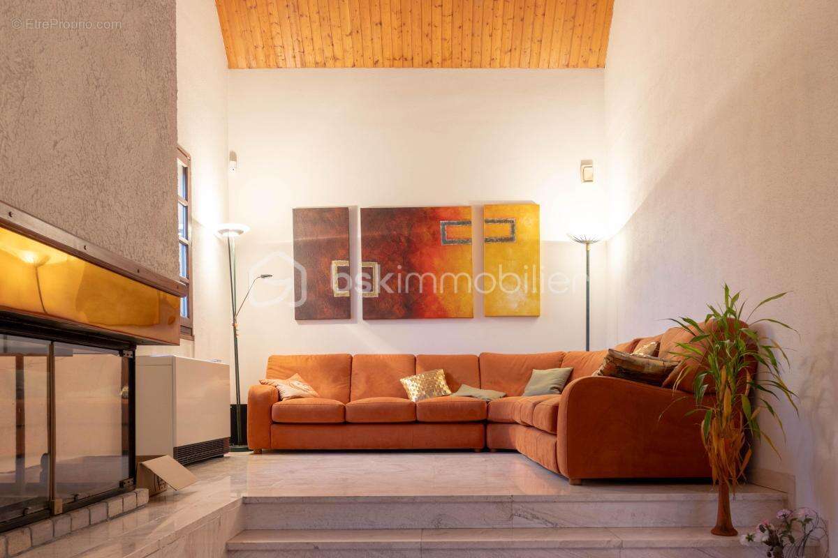 Sainte Radegonde, 5 chambres, piscine, grand terrain et garage - photo 5
