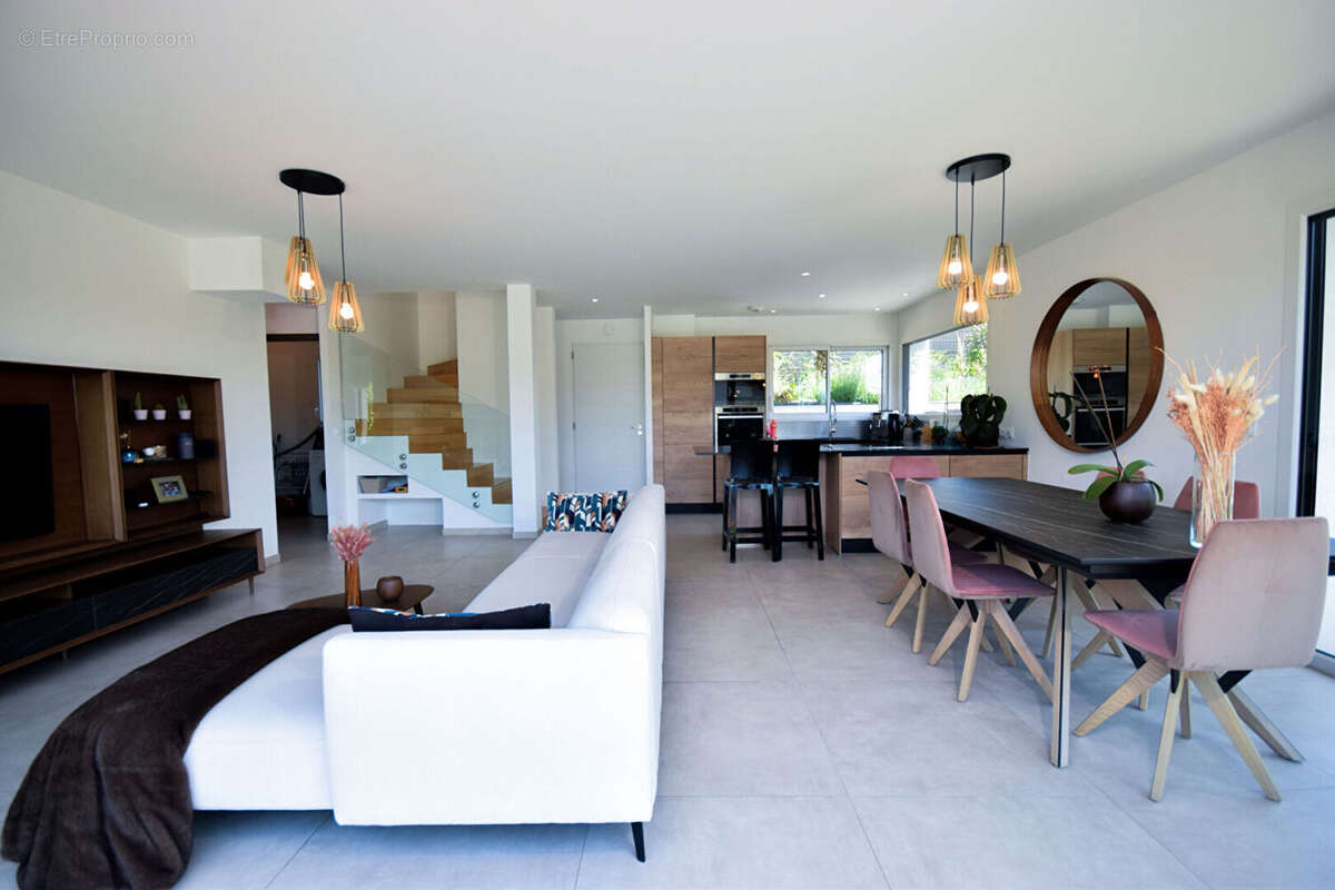 Maison à CRANVES-SALES