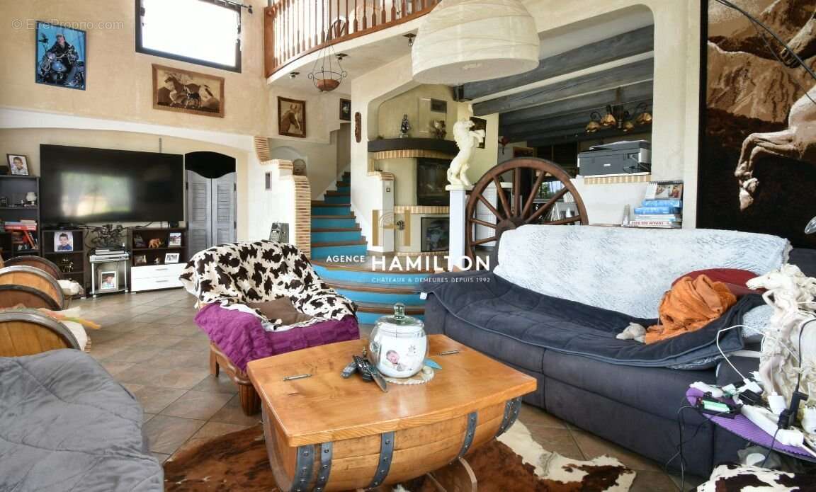 Villa non-mitoyenne de type t6 avec vues, terrasses, piscine et garages - photo 4