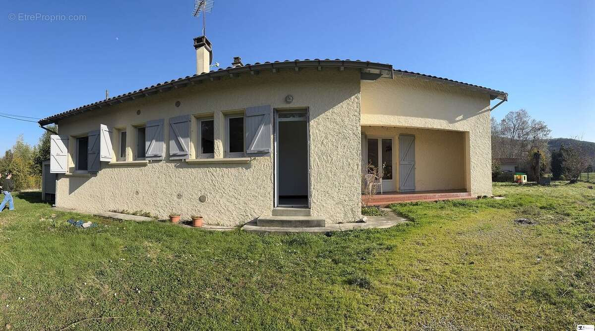 Maison à MONTBRUN-BOCAGE