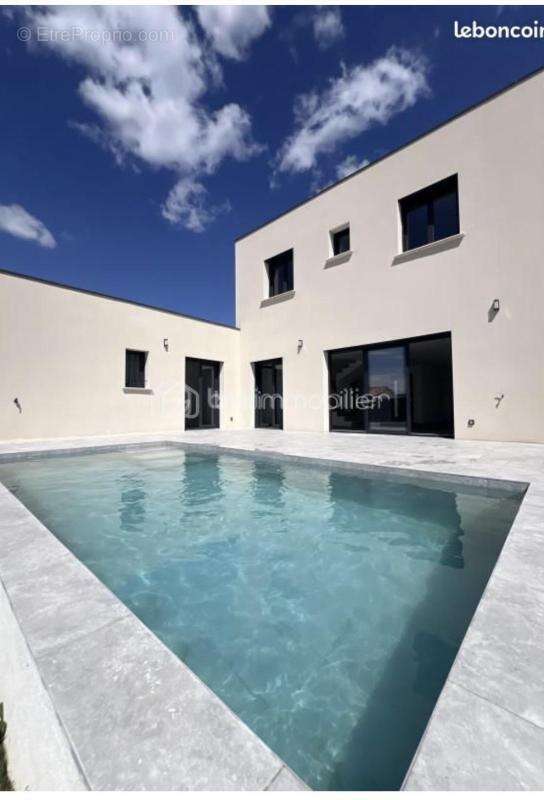 Maison à MONTELIMAR