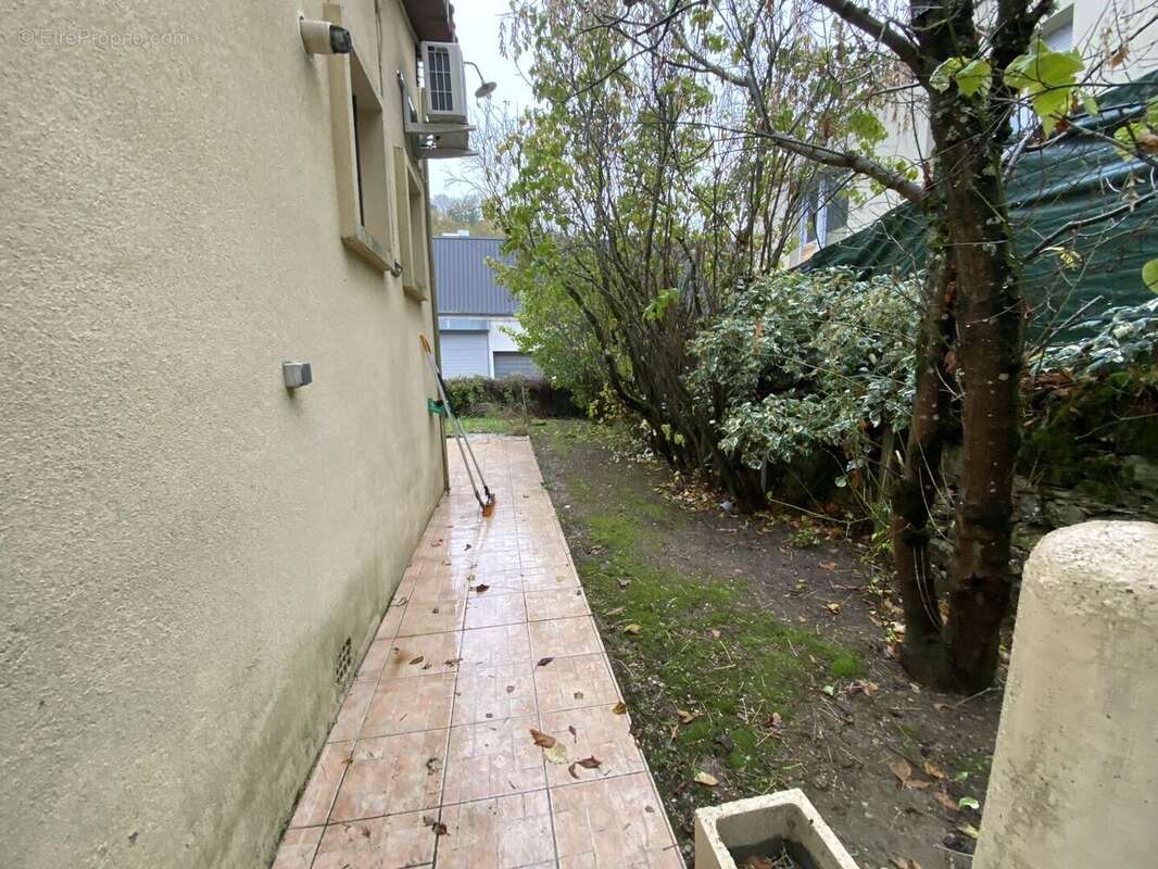 coté gauche jardin - Maison à ARCAMBAL