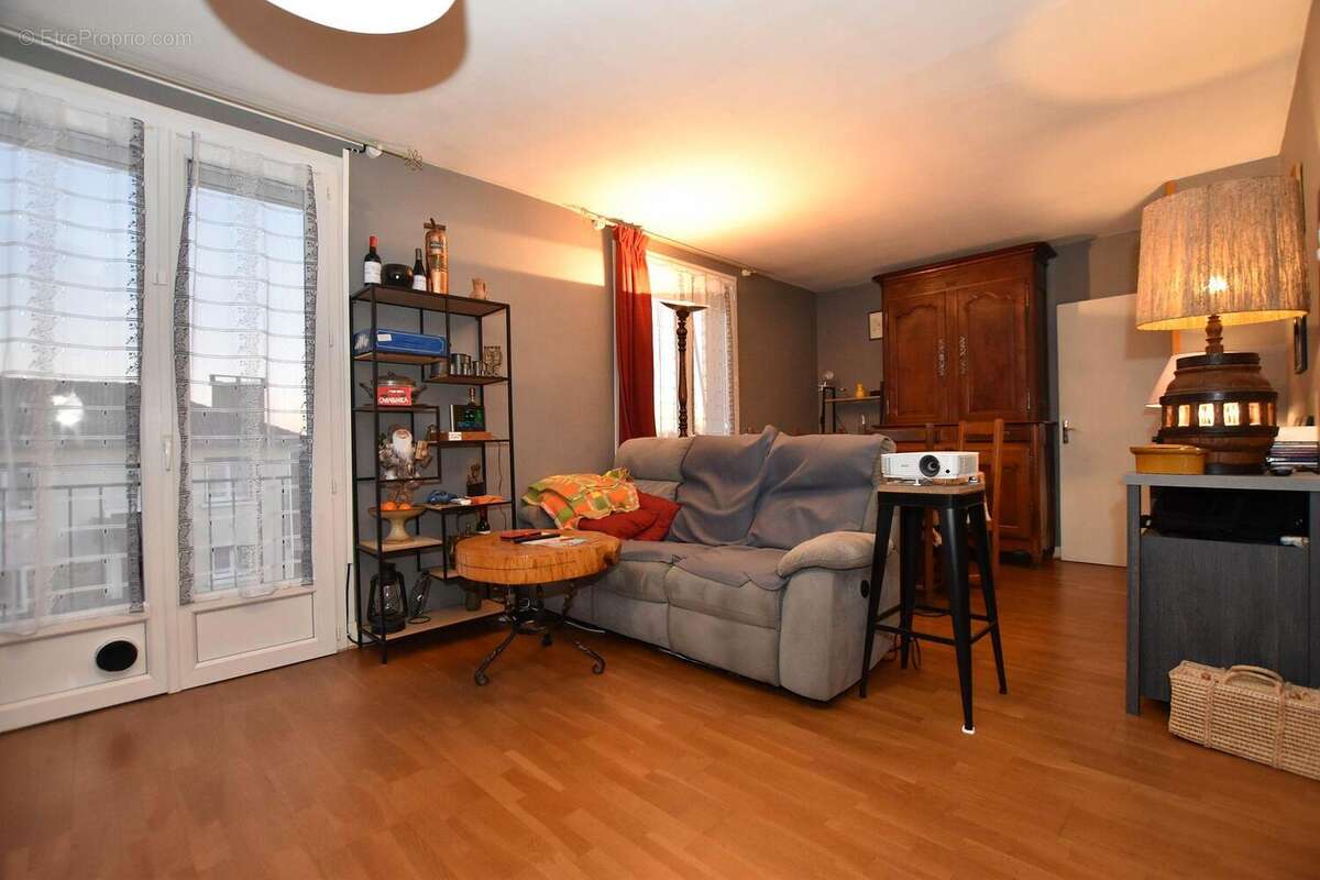 Maison 108 m² à Pleaux  - photo 4