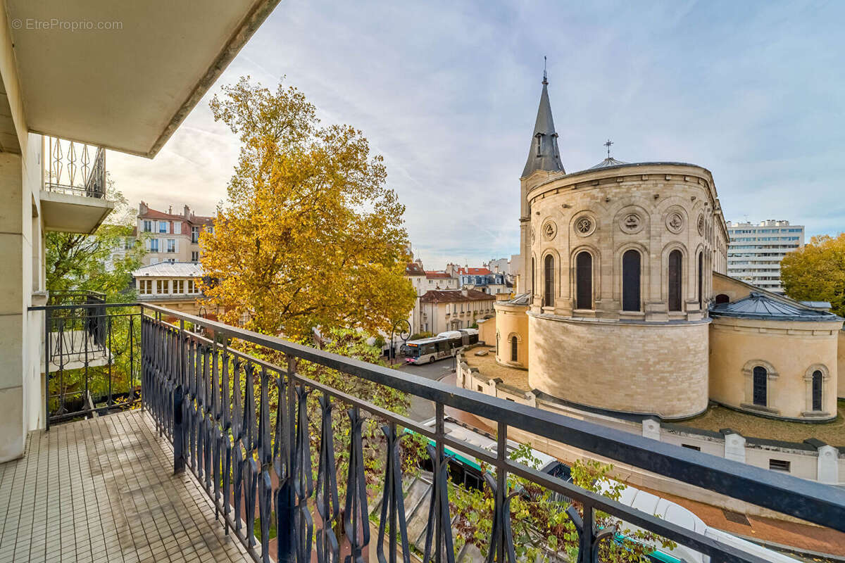 Appartement à CHARENTON-LE-PONT