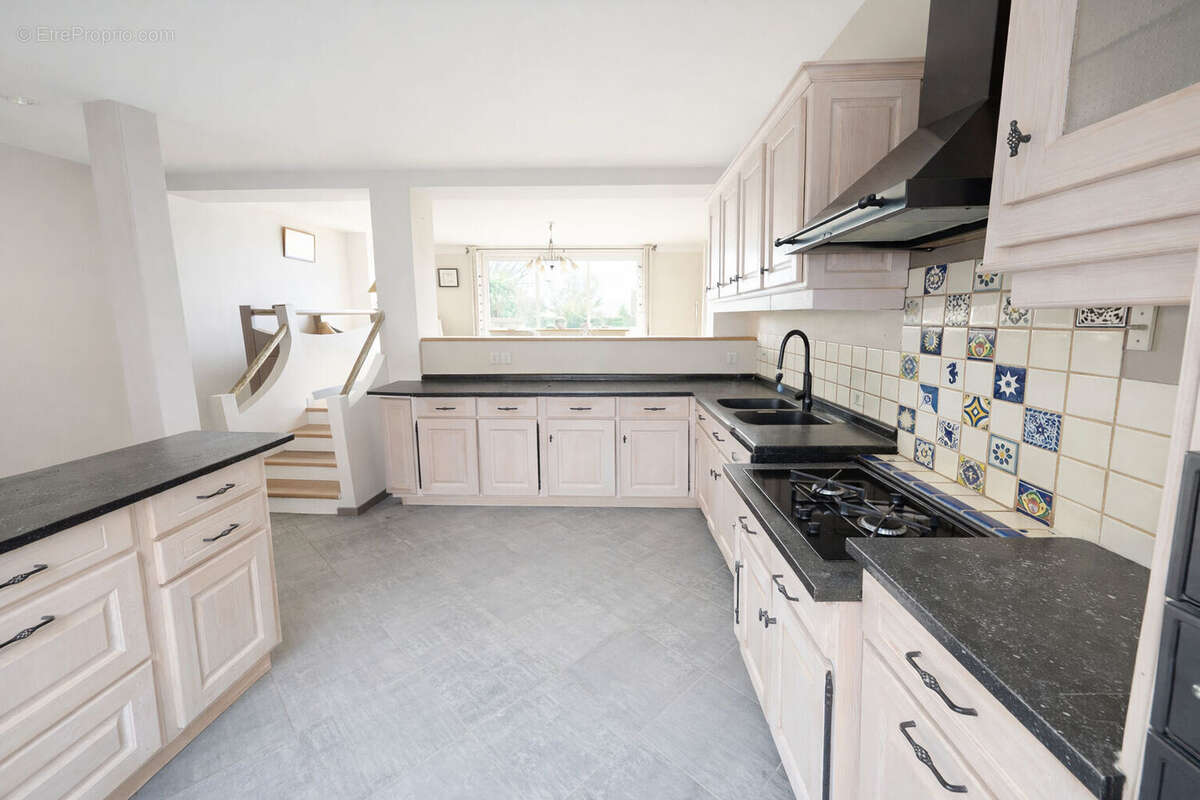 Maison familiale atypique avec piscine intérieure et espace bien-être - Torcy - photo 8