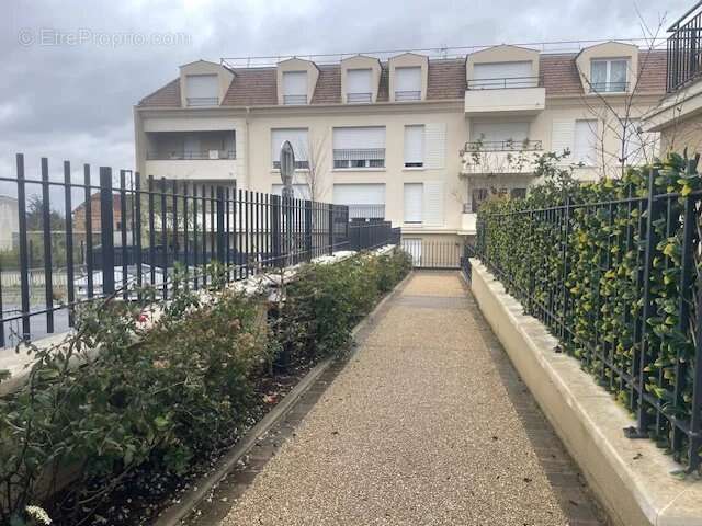 Appartement à LES CLAYES-SOUS-BOIS