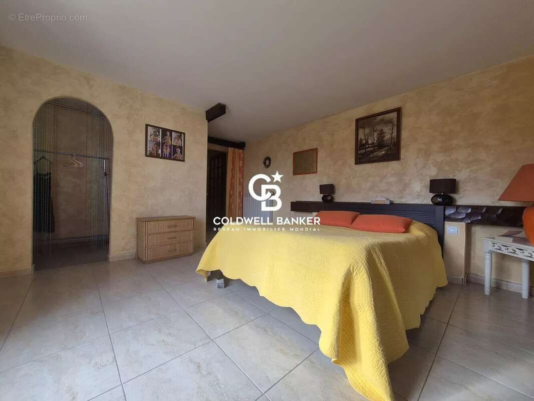 Maison à LES ISSAMBRES