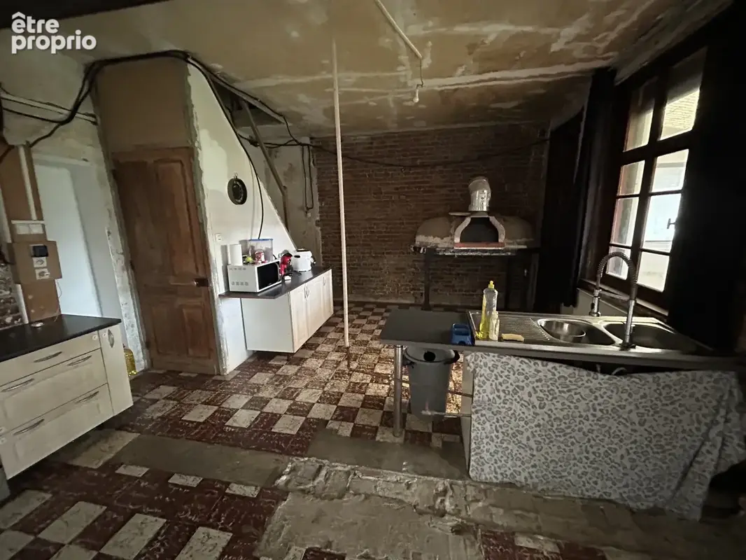 Proche A23, beau potentiel pour cette maison à rénover développant environ 241m2 + sous-sol ! - photo 7